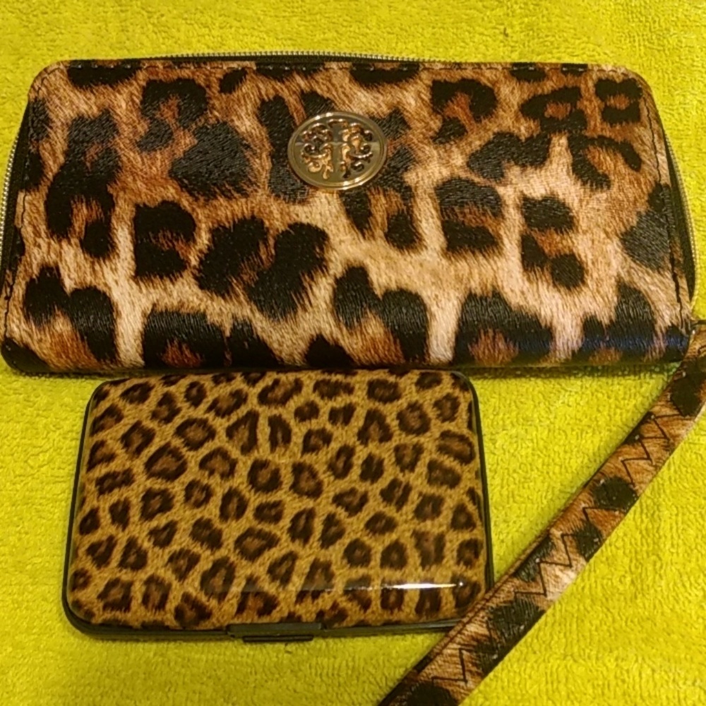 Animal Design Clutch And Card Carrier NWOT